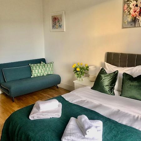 20 Min To Central London- 2 Bedrooms Apartment ภายนอก รูปภาพ