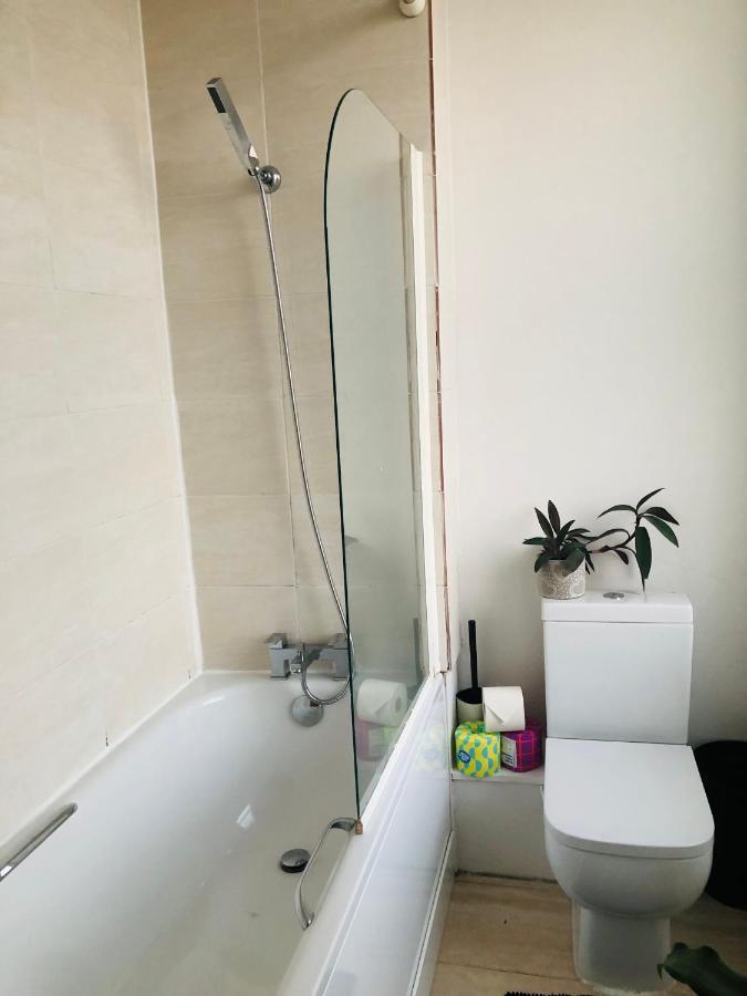 20 Min To Central London- 2 Bedrooms Apartment ภายนอก รูปภาพ