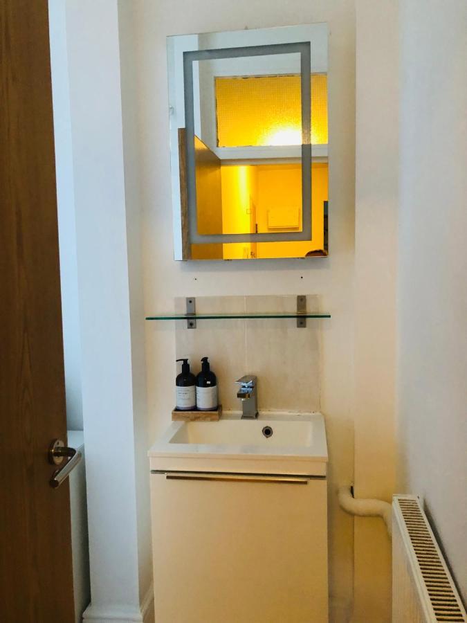 20 Min To Central London- 2 Bedrooms Apartment ภายนอก รูปภาพ