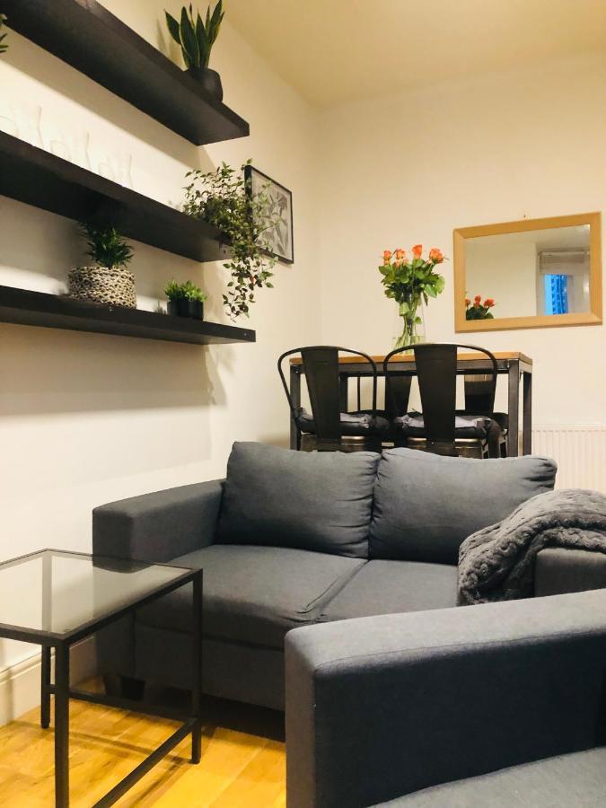 20 Min To Central London- 2 Bedrooms Apartment ภายนอก รูปภาพ