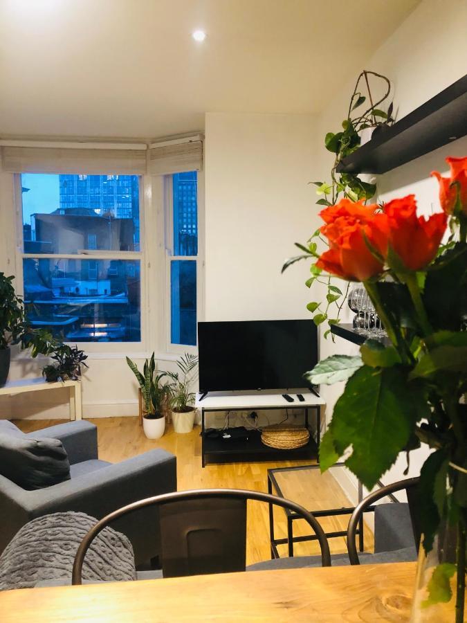 20 Min To Central London- 2 Bedrooms Apartment ภายนอก รูปภาพ
